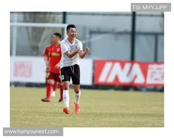 足球球星音频揭秘：从场上英雄到幕后故事的全方位呈现